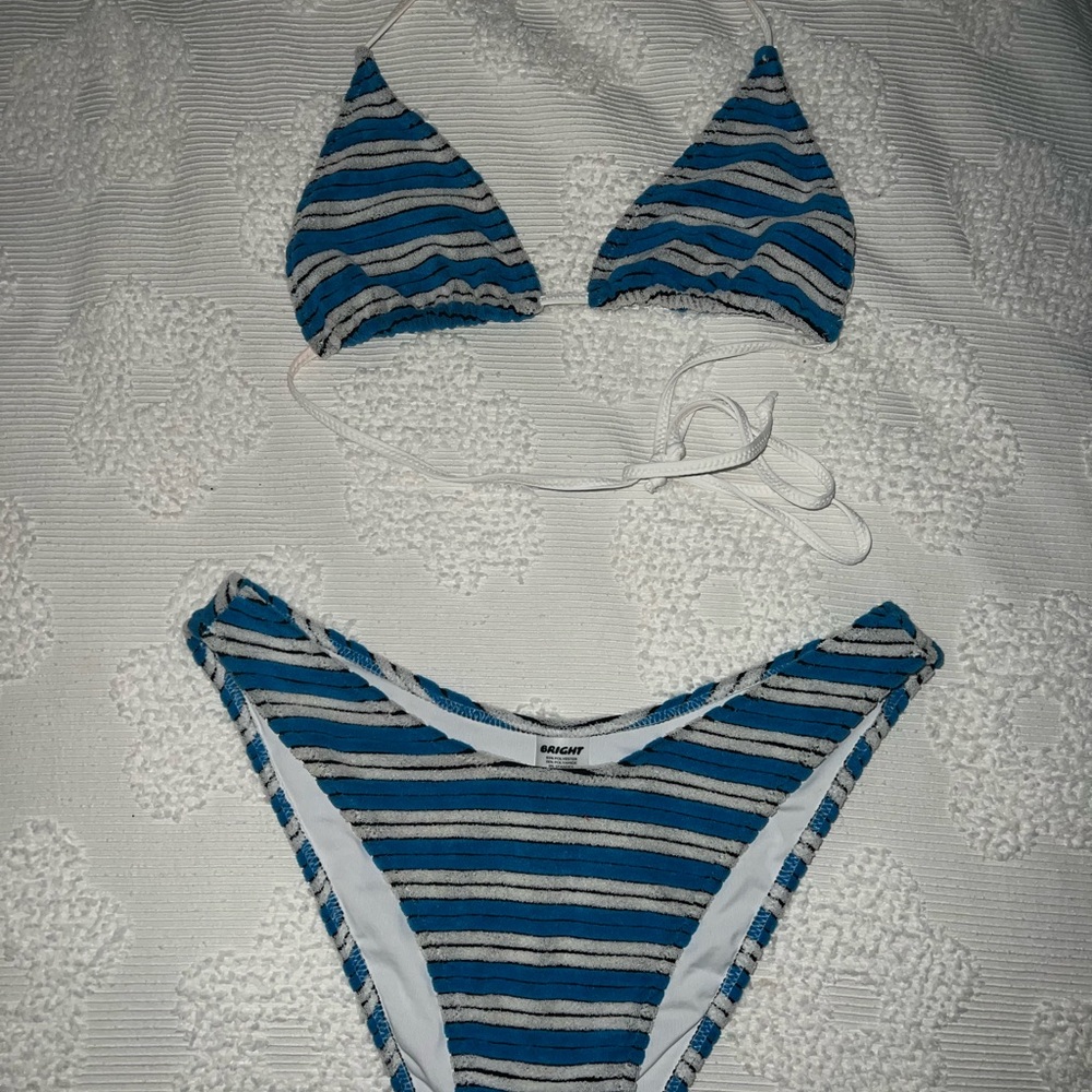 Triangl like blue and white stripe bikini set